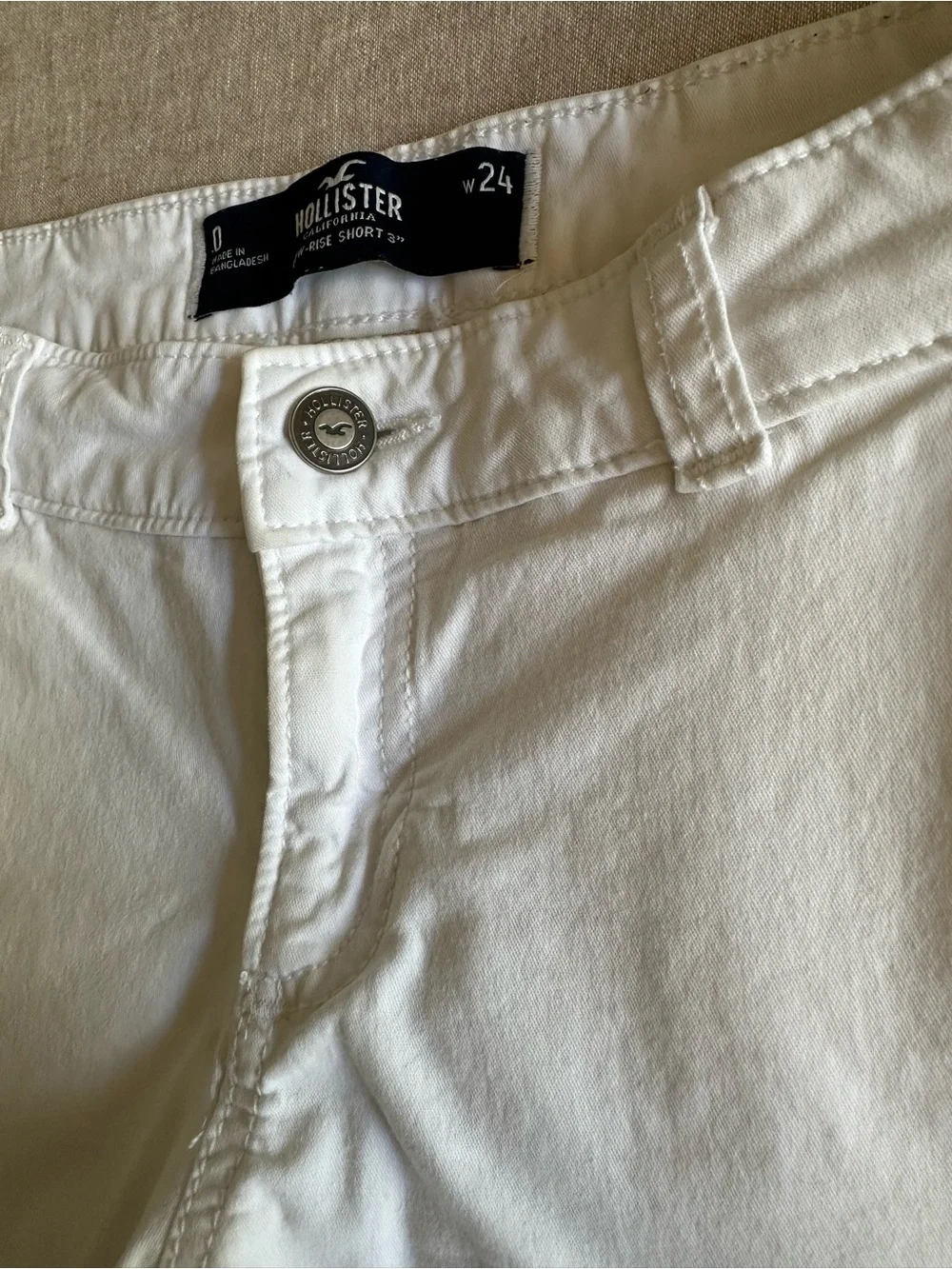 White Hollister Low-Rise Shorts 3”